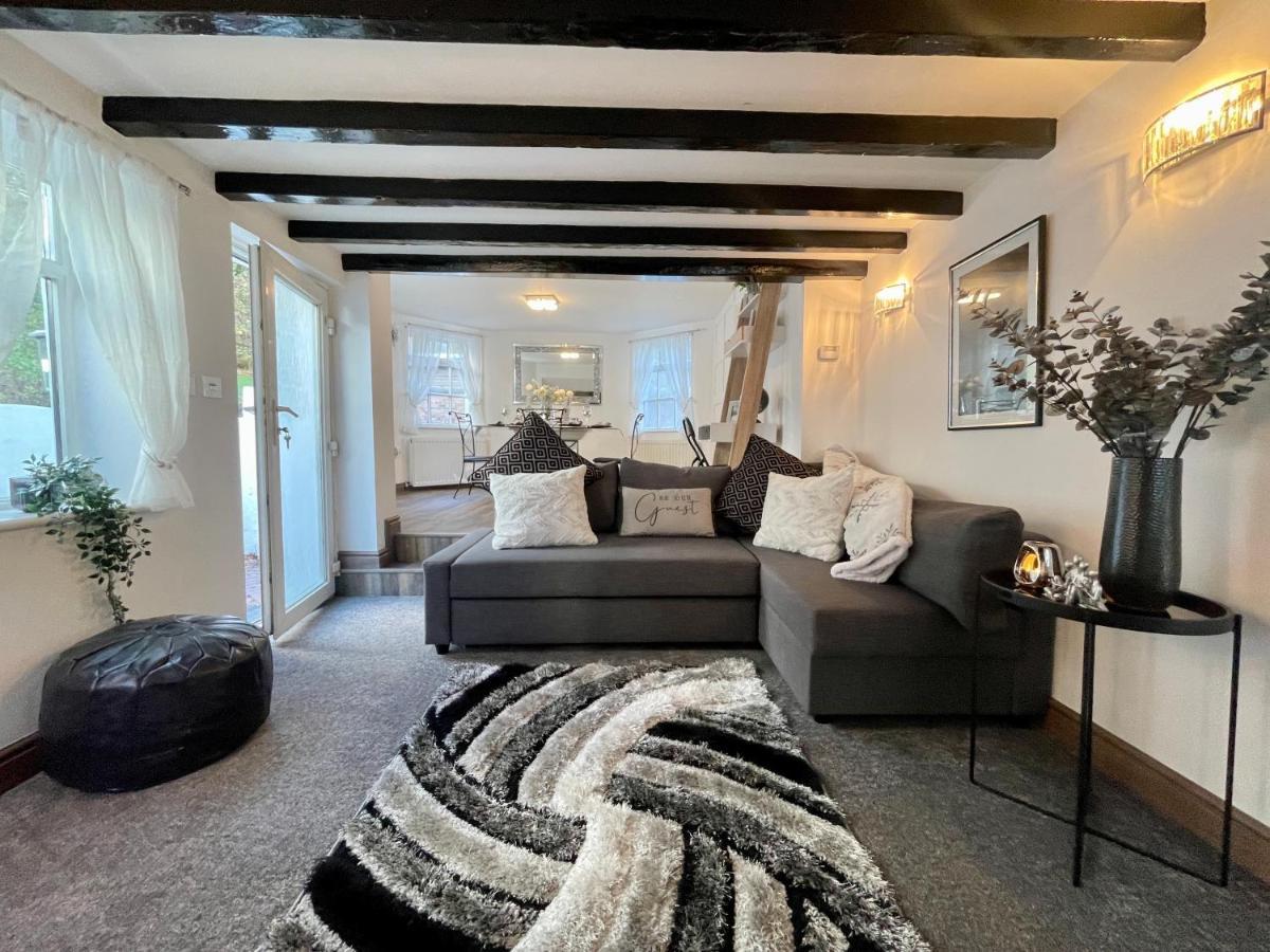 Tollgate House - Luxury Cozy Cottage - Huge Hot Tub - Alton Towers 基德尔 外观 照片
