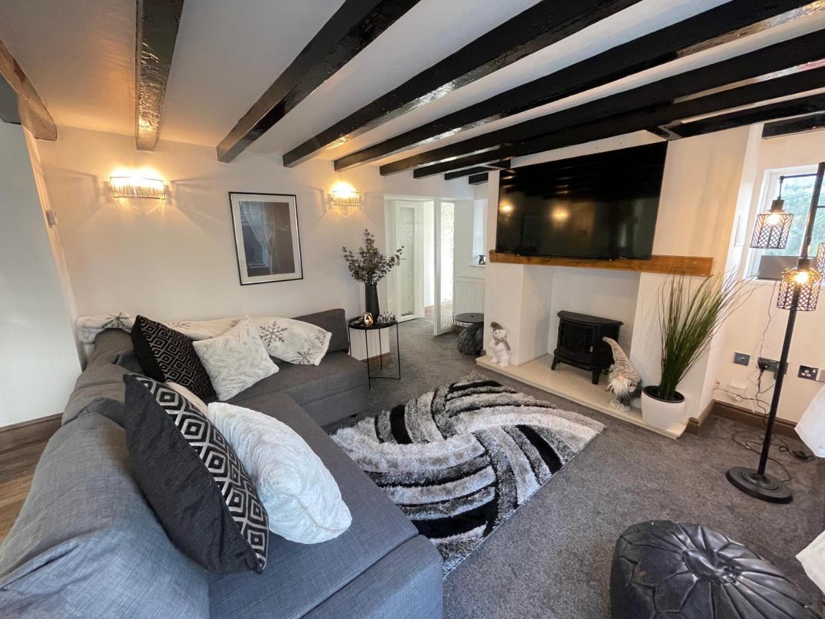Tollgate House - Luxury Cozy Cottage - Huge Hot Tub - Alton Towers 基德尔 外观 照片