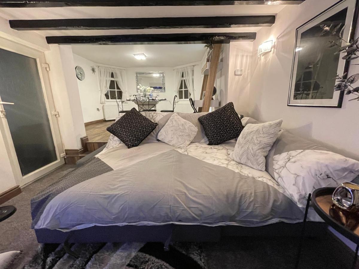 Tollgate House - Luxury Cozy Cottage - Huge Hot Tub - Alton Towers 基德尔 外观 照片