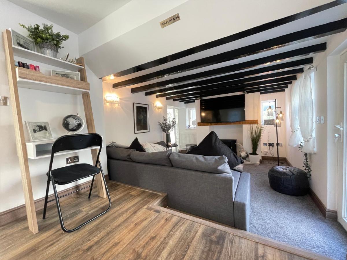 Tollgate House - Luxury Cozy Cottage - Huge Hot Tub - Alton Towers 基德尔 外观 照片