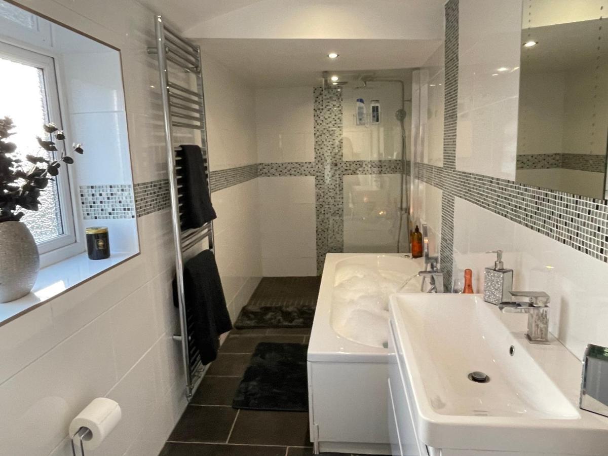Tollgate House - Luxury Cozy Cottage - Huge Hot Tub - Alton Towers 基德尔 外观 照片