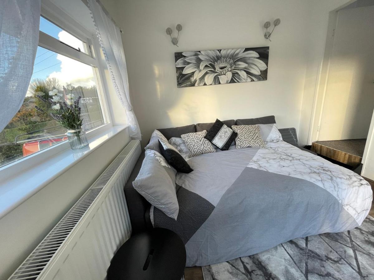 Tollgate House - Luxury Cozy Cottage - Huge Hot Tub - Alton Towers 基德尔 外观 照片