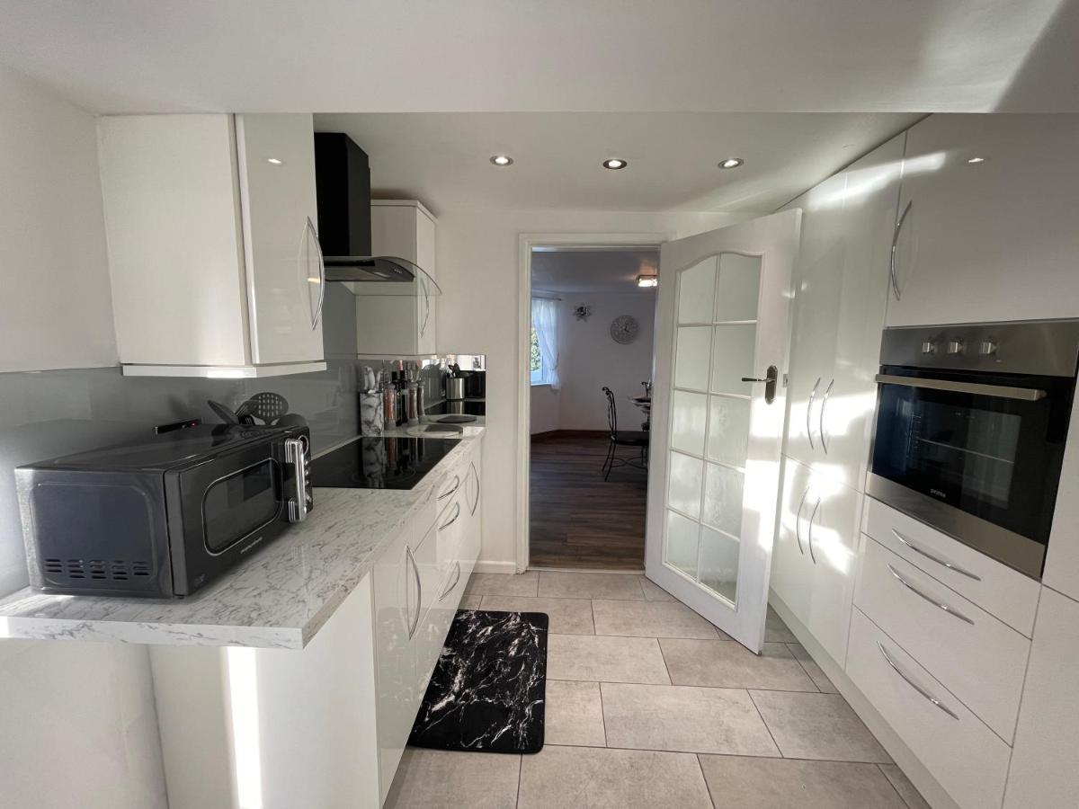 Tollgate House - Luxury Cozy Cottage - Huge Hot Tub - Alton Towers 基德尔 外观 照片