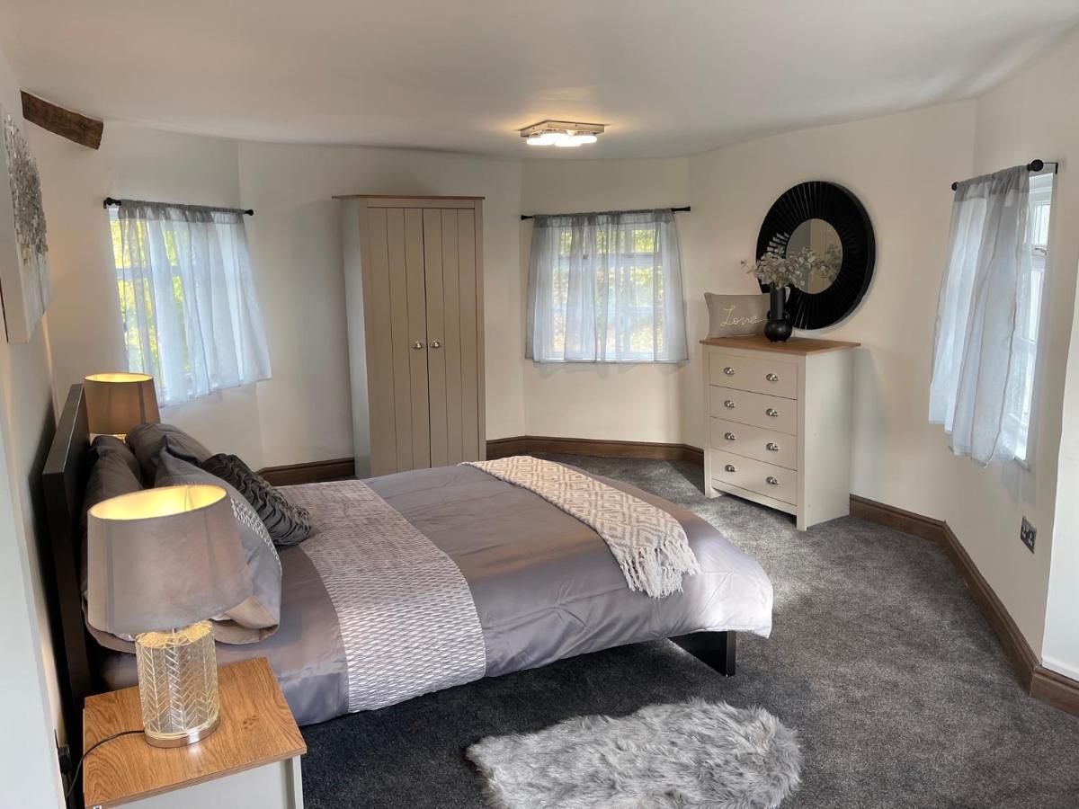 Tollgate House - Luxury Cozy Cottage - Huge Hot Tub - Alton Towers 基德尔 外观 照片