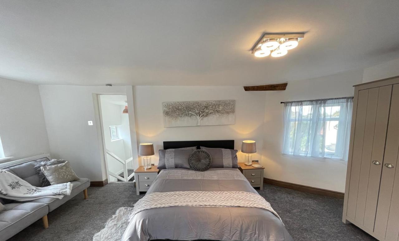 Tollgate House - Luxury Cozy Cottage - Huge Hot Tub - Alton Towers 基德尔 外观 照片