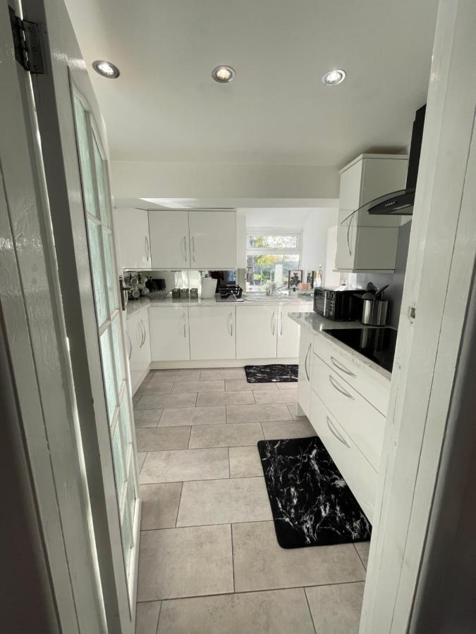 Tollgate House - Luxury Cozy Cottage - Huge Hot Tub - Alton Towers 基德尔 外观 照片