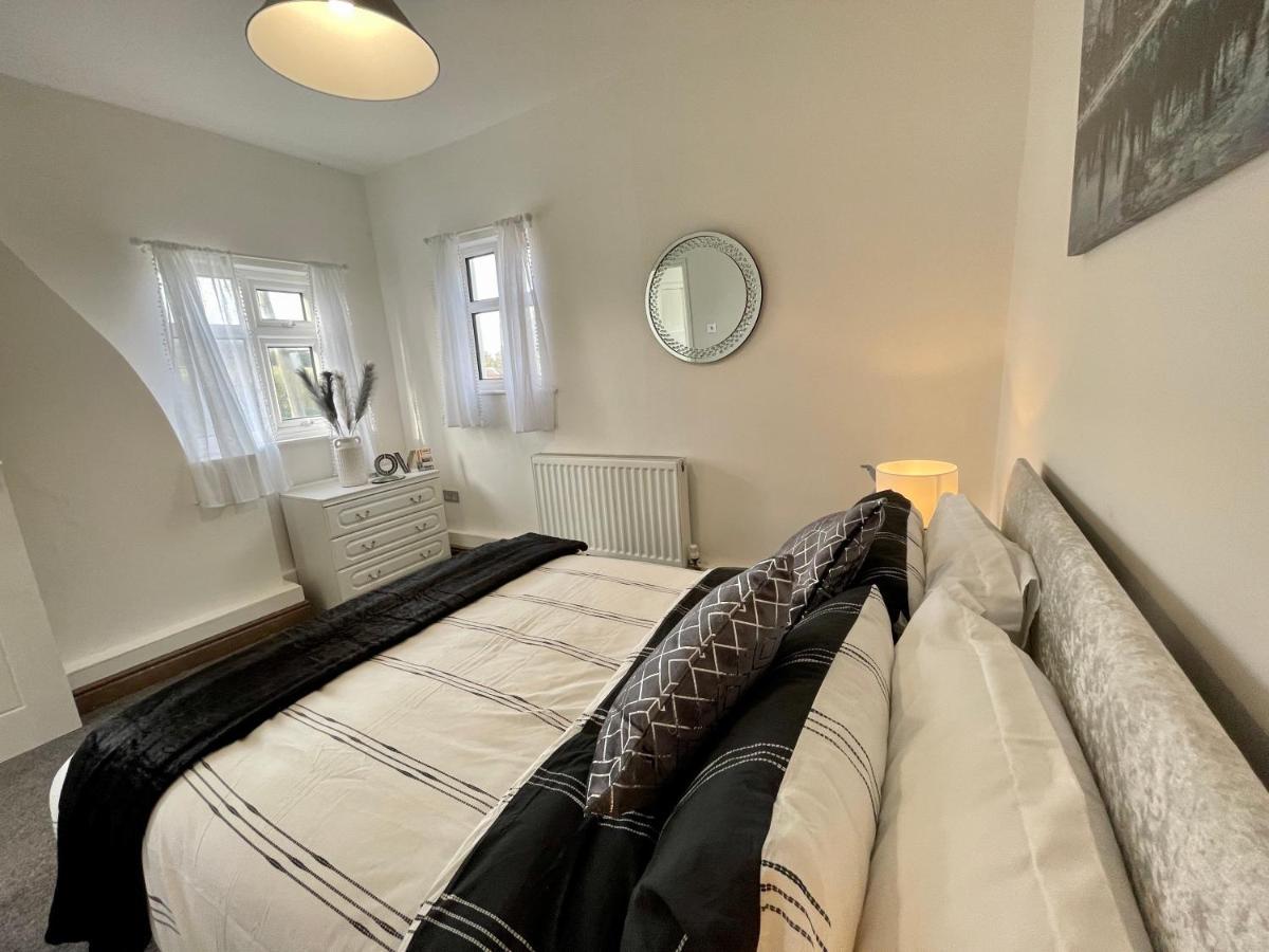 Tollgate House - Luxury Cozy Cottage - Huge Hot Tub - Alton Towers 基德尔 外观 照片