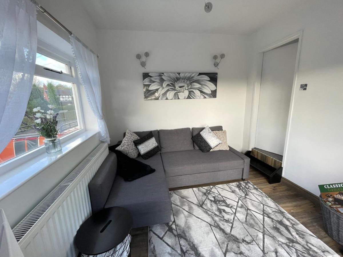 Tollgate House - Luxury Cozy Cottage - Huge Hot Tub - Alton Towers 基德尔 外观 照片